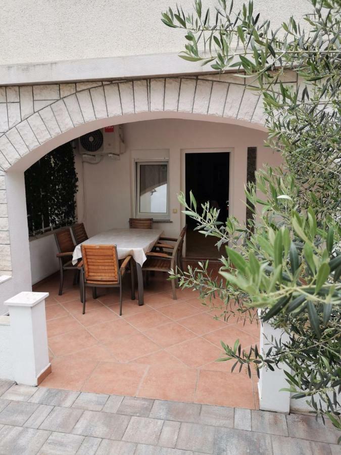 Apartments Tone & Tonica Novalja Exterior photo