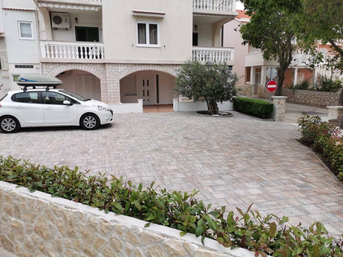 Apartments Tone & Tonica Novalja Exterior photo