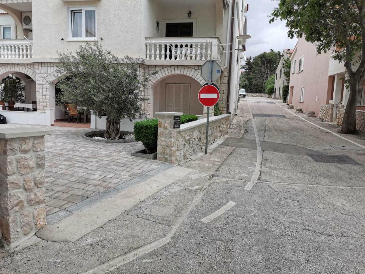 Apartments Tone & Tonica Novalja Exterior photo
