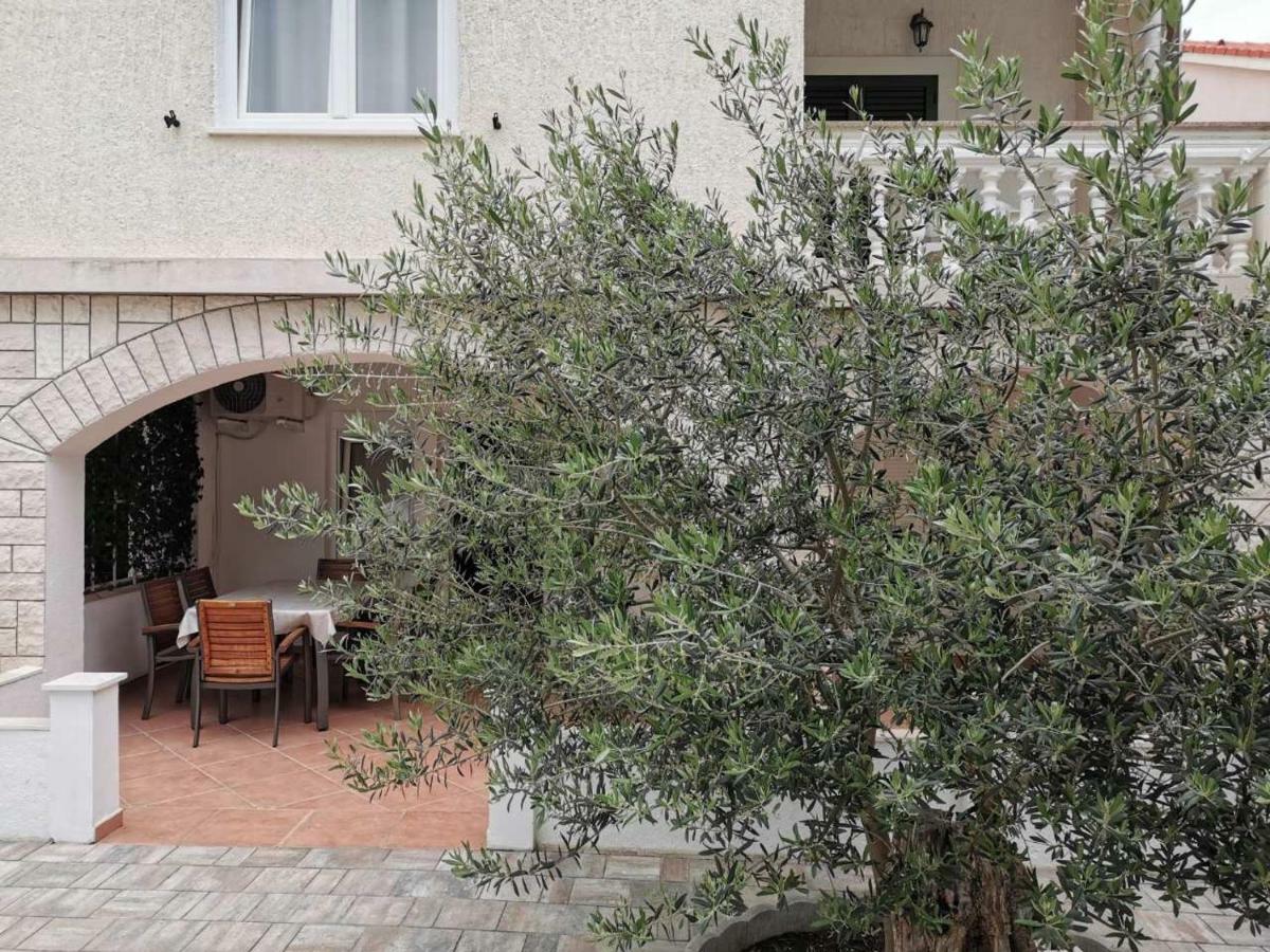 Apartments Tone & Tonica Novalja Exterior photo