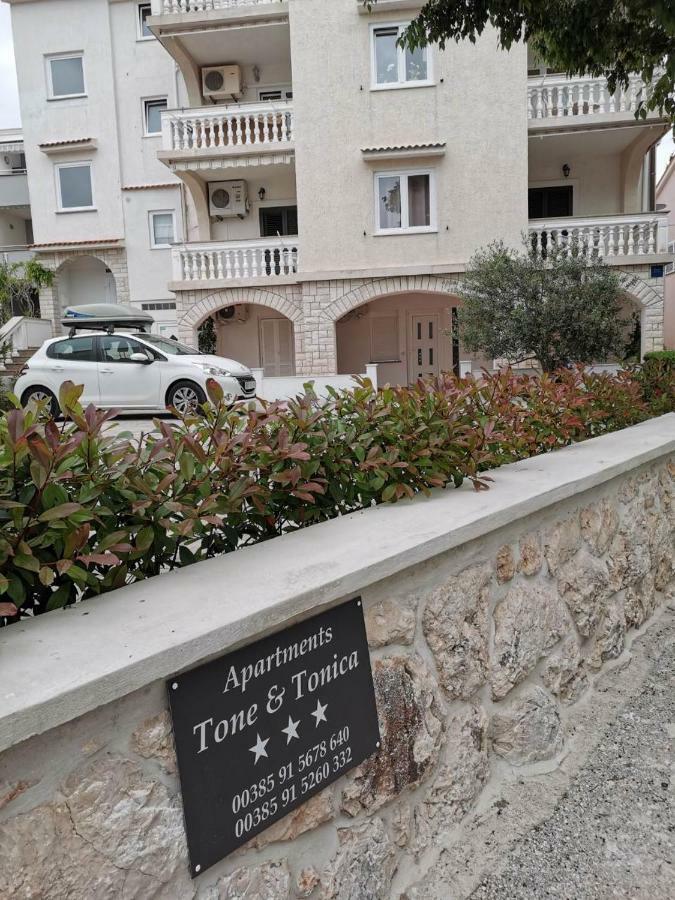 Apartments Tone & Tonica Novalja Exterior photo