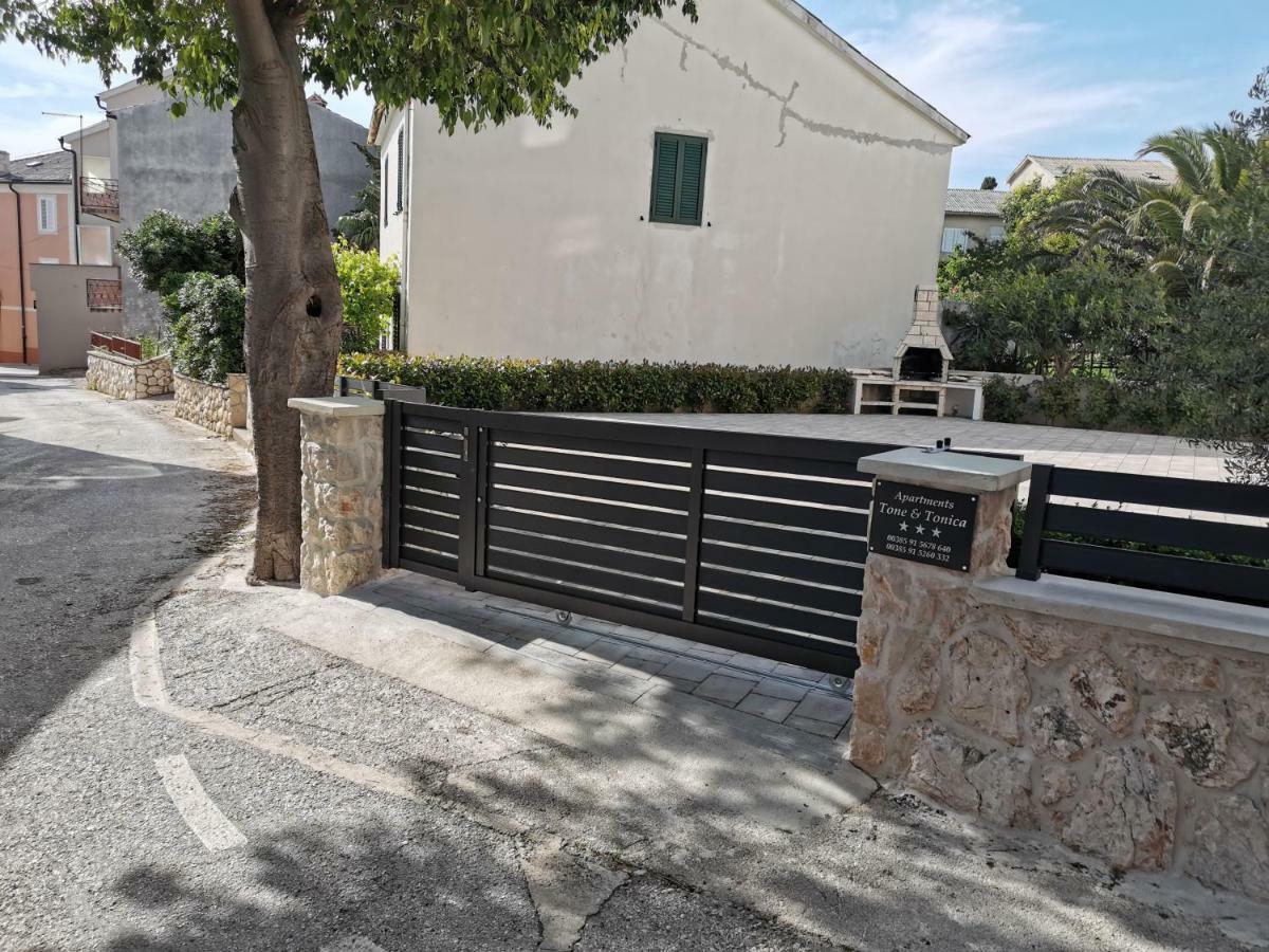 Apartments Tone & Tonica Novalja Exterior photo